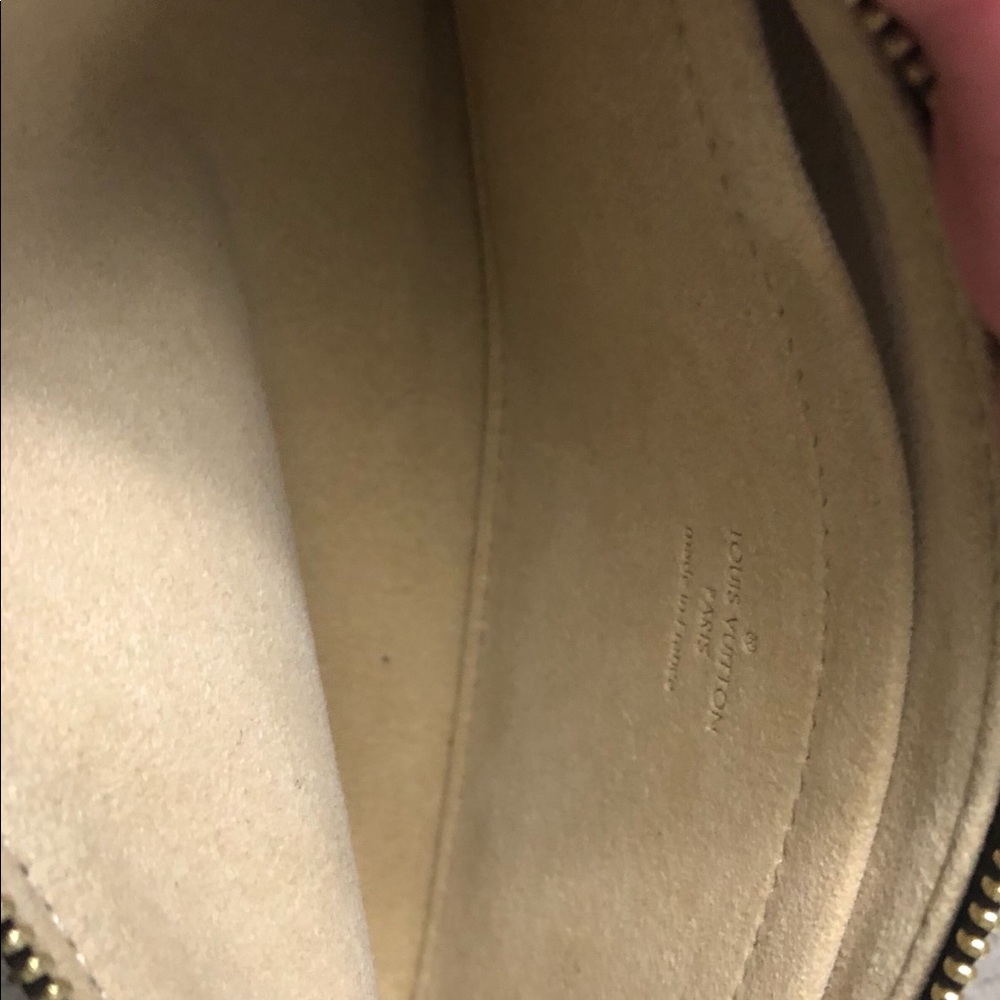 LOUIS VUITTON Pochette Milla - Picture 7 of 10